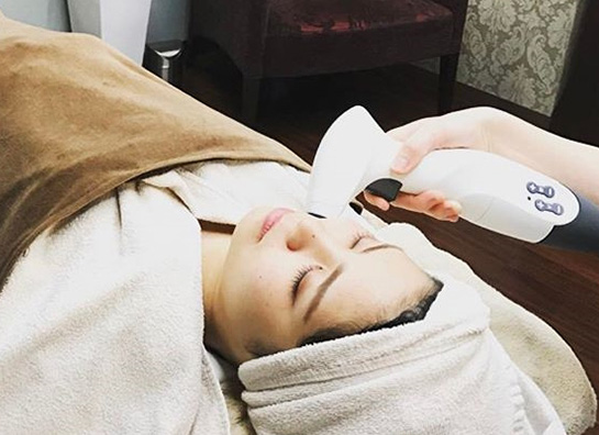 ReLift(リリフト)顔や首のたるみ高周波治療