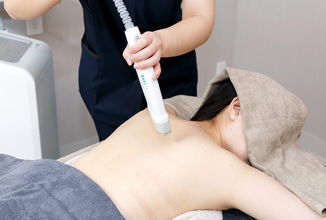 背中ニキビは皮膚科で治る?背中ニキビがひどくなる原因とは?