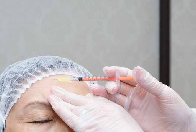 整形失敗!? ヒアルロン酸の入れすぎで顔がパンパンになる原因と、不自然な顔にならない方法を解説